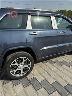 جیپ گراند شیرۆکی